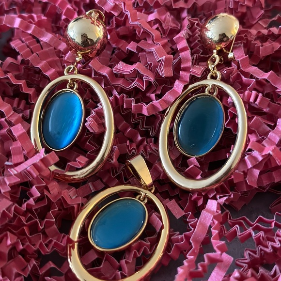 New Gold plated 18 carat durable earrings and necklace pendant. - Picture 3 of 3